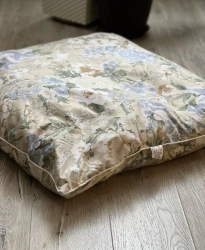 Pillow made of cotton fabrics filling down-feather filling