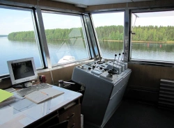 Four-cornered wheelhouse portholes