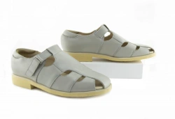 Complex orthopaedic shoes without insulated lining for adults