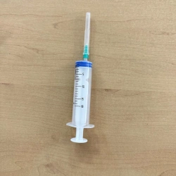 Single-use sterile three-detail "Luer" injection syringe with nominal capacity of 18 ml with needle