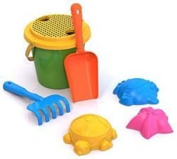 Sand set ? 11 (sieve, scoop, moulds, small bucket)