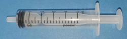 Luer type sterile single-use three-component injection syringe with nominal capacity of 5ml without needle.