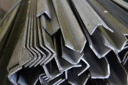 Angles of steel hot-rolled equal-shelved