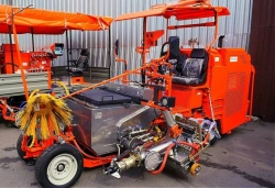 Self-propelled marking machine model Winner SM-522T on a frame chassis with 33 kW diesel engine and wheels of dimensions