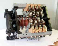 Reversing switch 320-B