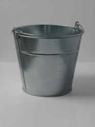 Galvanised bucket 12l 2 seams with riveted lugs