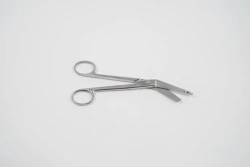 VZ-N-14, Scissors for cutting bandages, with button, horizontally curved, 185 mm.