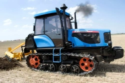 Agricultural crawler tractor Agromash-90TG 3640A
