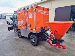 APIS electric snowplough utility vehicle