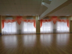 Window curtains, on curtain tape (functional and decorative curtain of light fabric materials)