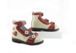 Orthopaedic footwear for bilateral lower limb amputation prostheses for children: shoes
