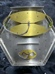 Directional antenna device with vertical polarisation "AU-N.081216245060"