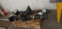 Rear axle with brakes and hubs C45R92-2400012