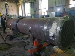 Heat-exchange shell-and-tube apparatuses of TNG type and tube bundles to them.