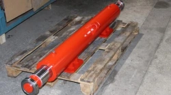 Double-acting piston hydraulic cylinders with double-sided rod.