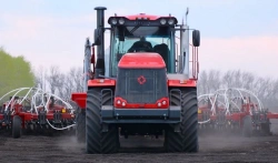 Kirovets K-735 Premium agricultural tractor
