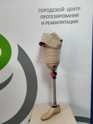 Hip prosthesis for therapeutic training