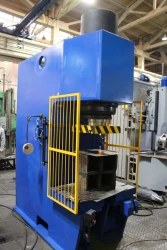 Hydraulic press with C-shaped bed PB6334