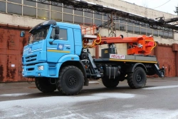 Self-propelled boom lift with working platform PSS-131.18E with all-metal box section boom on chassis base