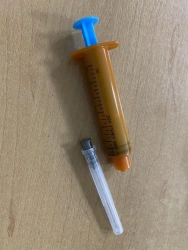 Single-use, three-detail, sterile, sterile Luer Lok syringe, UV-protected version.