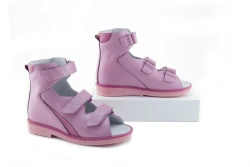 Complex orthopaedic shoes without insulated lining for children: shoes