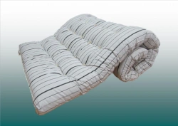 Cotton wool mattress with filling made of cotton wool regenerated (CW).