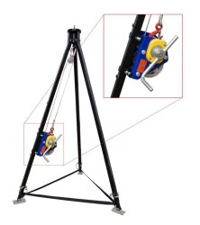 Personal protective equipment against falls from height: portable anchoring device of class B folding tripod with