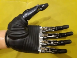 Hand prosthesis with microprocessor control
