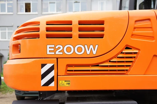 Versatile Wheel Excavator with Hydraulic Drive for Precision Operations E200W