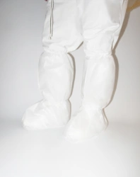 Personal protective equipment for feet made of laminated nonwoven material: footwear special additional decontaminated shoes Pou