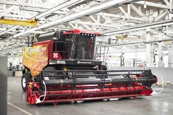 Self-propelled combine grain harvester KZS-1218-35