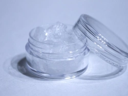 Sodium fluoride for vacuum spraying