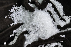 Aluminium oxide for thin layer optics