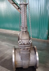 Steel wedge gate valve with sliding spindle under drive RN 2,5 MPa DN 500