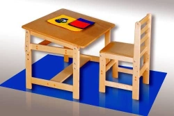 Height and tilt-adjustable children's desk 700