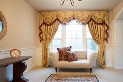 Decorative lambrequin