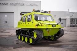 Four-roller crawler snowmobile "PLASTUN"