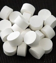 Europium oxide for thin layer optics