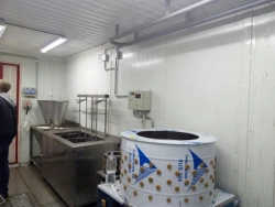 Poultry slaughtering line