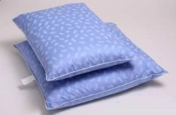 Pillow with top made of cotton fabrics with synthetic filling