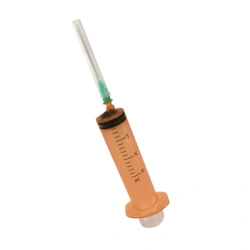 Single-use three-detail sterile injecting syringe with Luer tip, light-protected, 15 ml capacity with needle