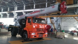 Truck crane ??-45734 of modification 6929Z2-1 (with the use of the cabin ??-55732?1.92.00.000 or ??-65717?5.92.00.000) on base