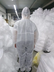 Single-use non-sterile isolation suit