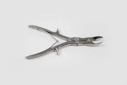 VZ-SH-98 Jointed bone pliers with double gear with straight jaws, curved on the plane, 240 mm.