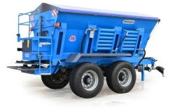 Trailed multifunctional distributor URM-10