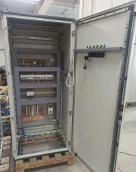 Low-voltage switchgear cabinets