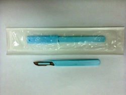 Surgical disposable scalpel with plastic handle Type 2 with blade #20