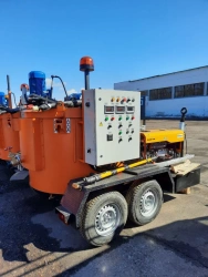 Equipment for filling joints and cracks in asphalt concrete pavements melting and pouring machine Trailed electric Bastion