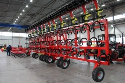 Medium seedbed cultivator "Tillermaster 11000"