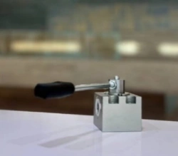 Hydraulic directional control valve (Diverter) ?1??90/3??00?03
